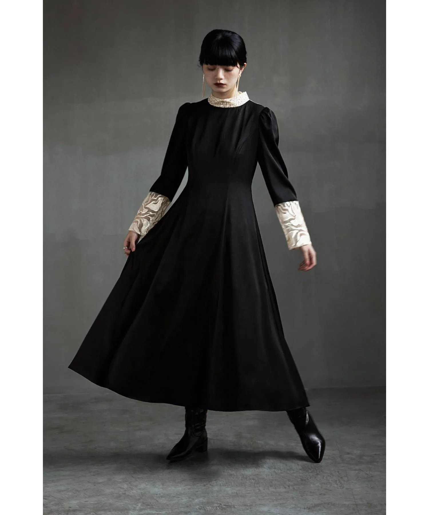 Back embroidery flared dress