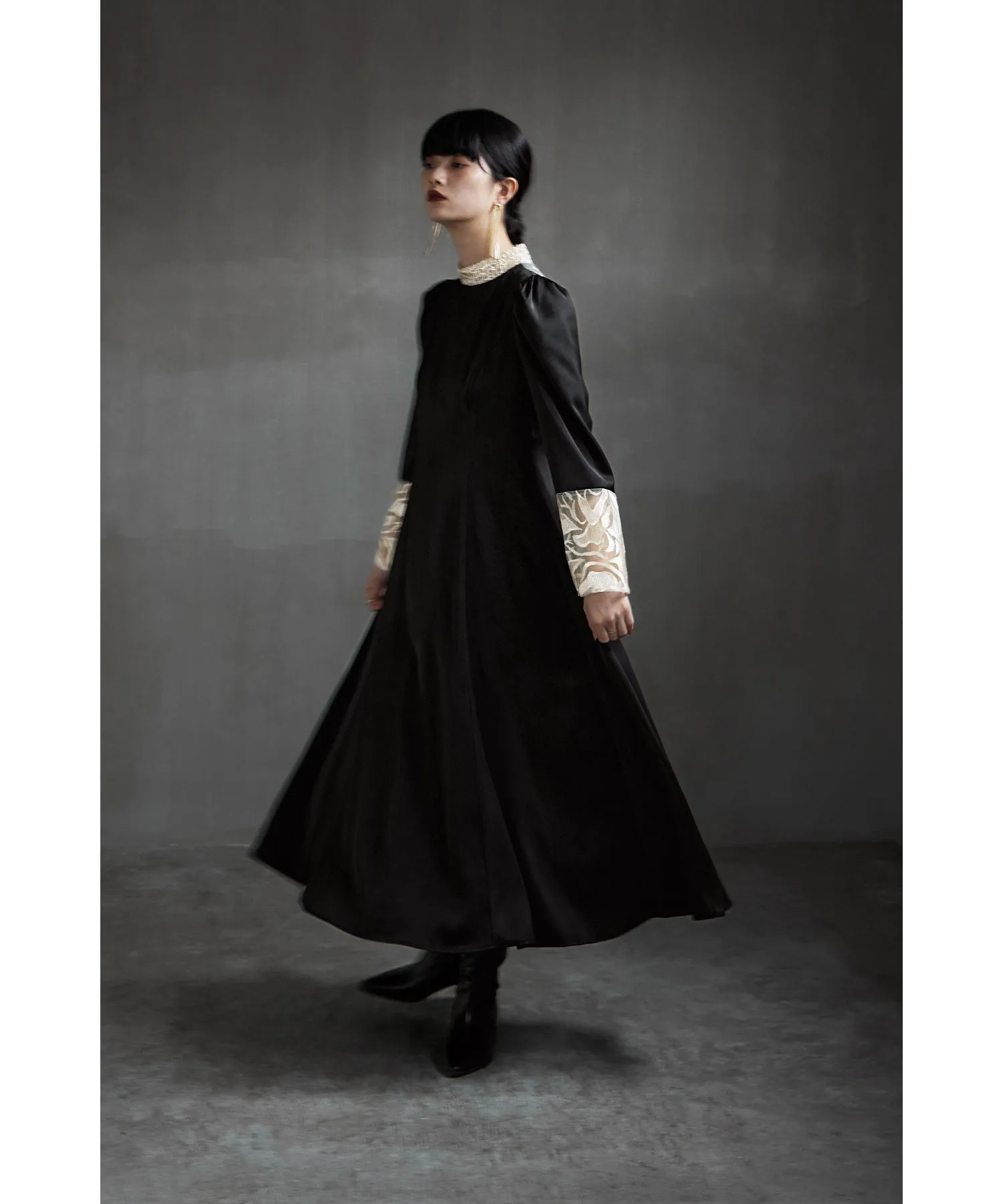 Back embroidery flared dress