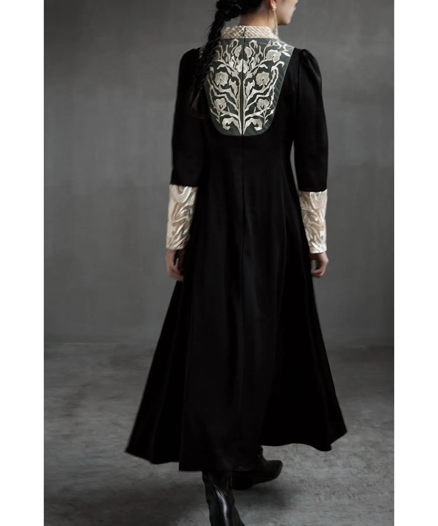 Back embroidery flared dress