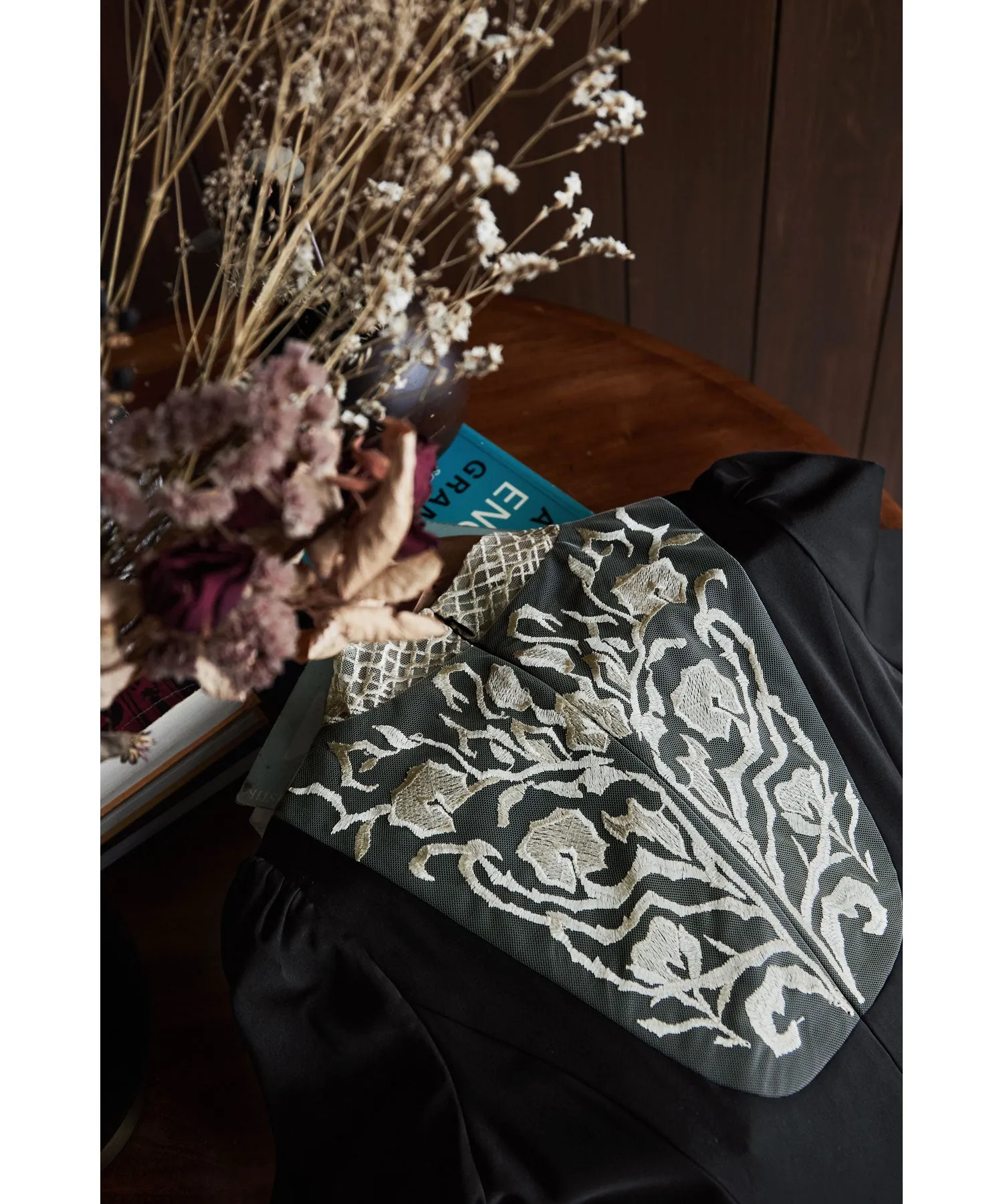 Back embroidery flared dress