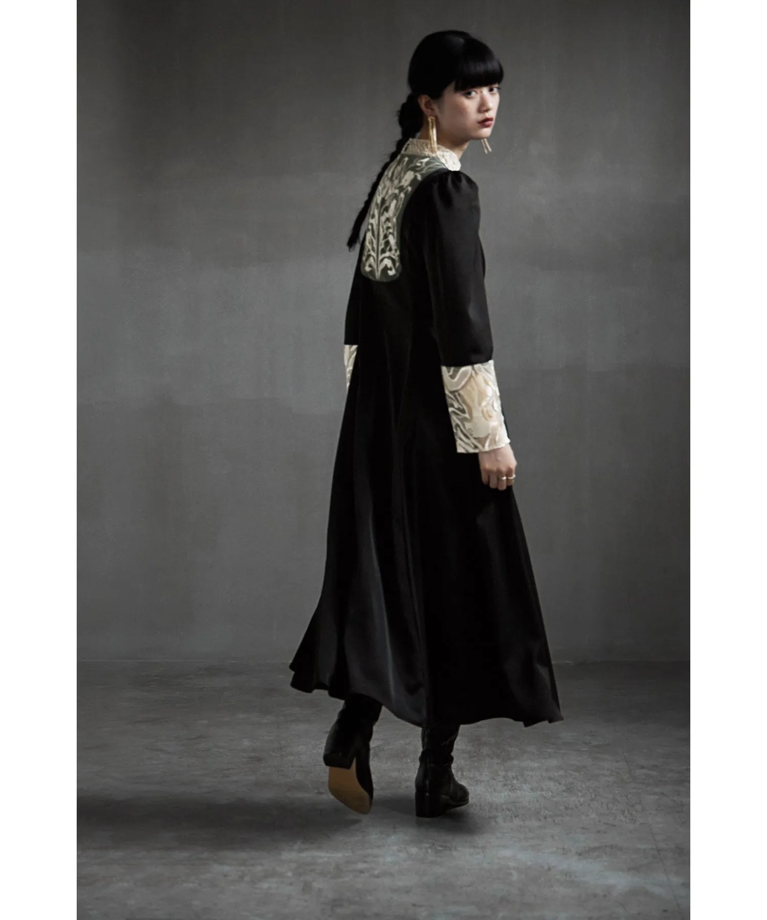 Back embroidery flared dress