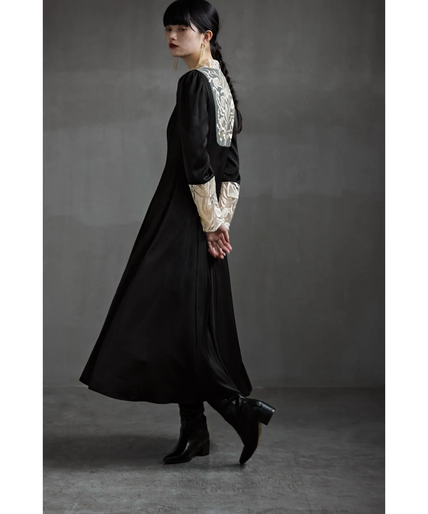 Back embroidery flared dress