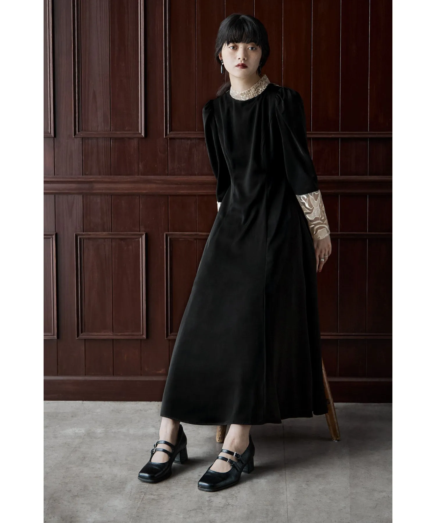 Back embroidery flared dress