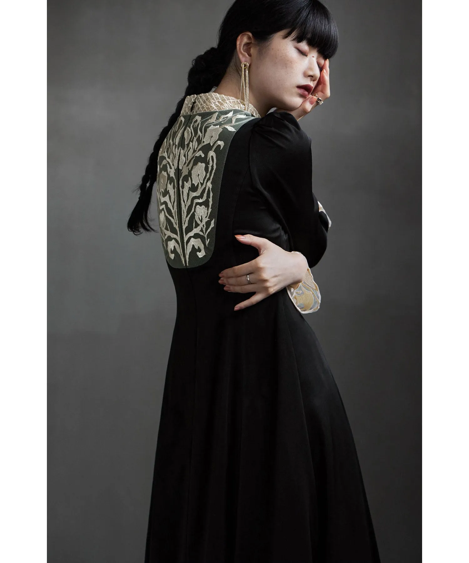 Back embroidery flared dress