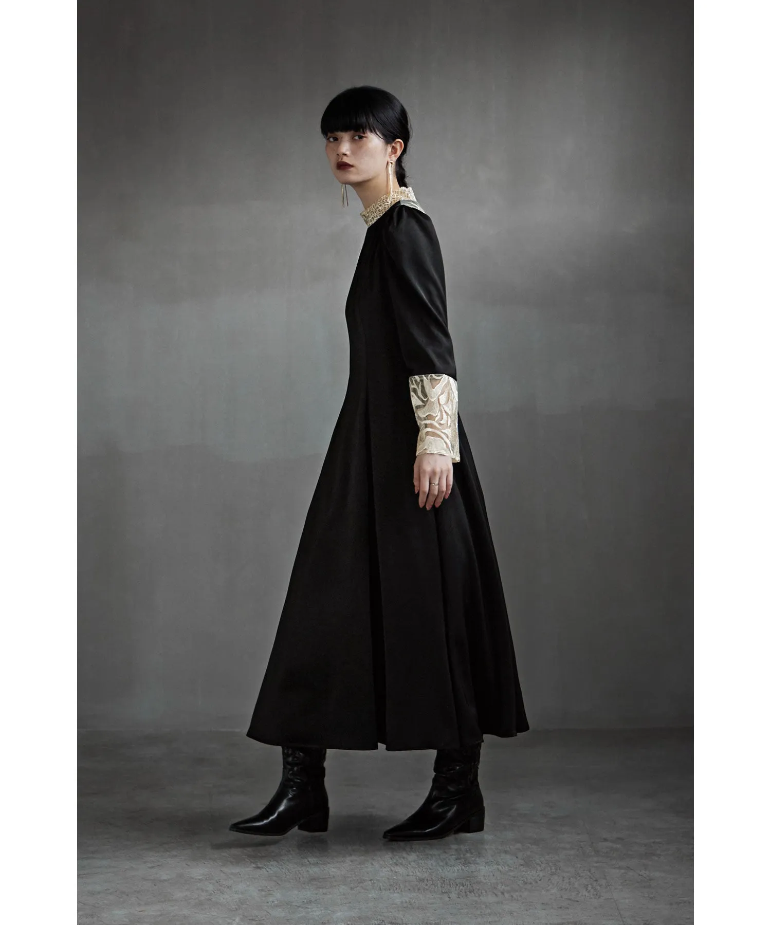 Back embroidery flared dress