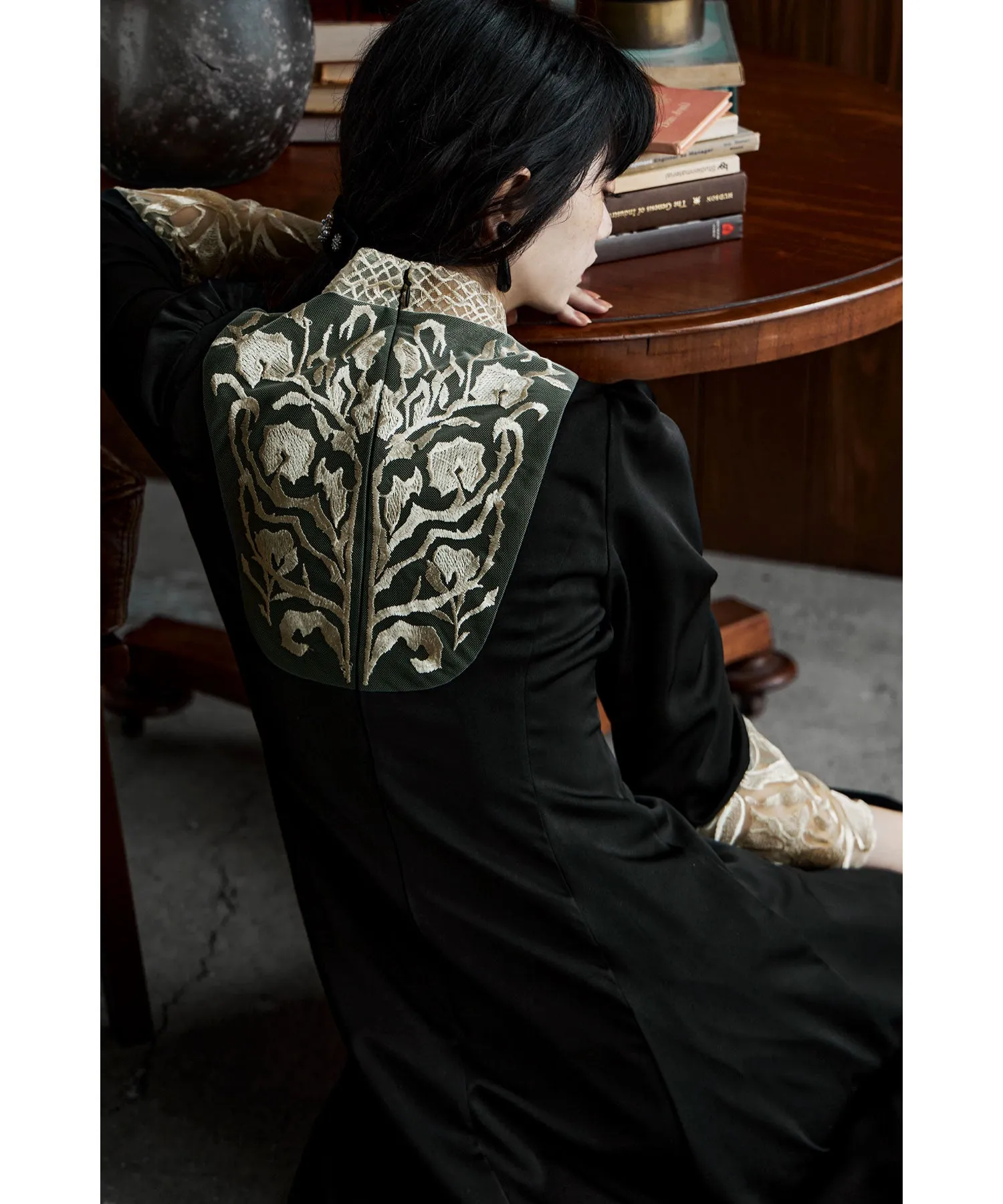 Back embroidery flared dress