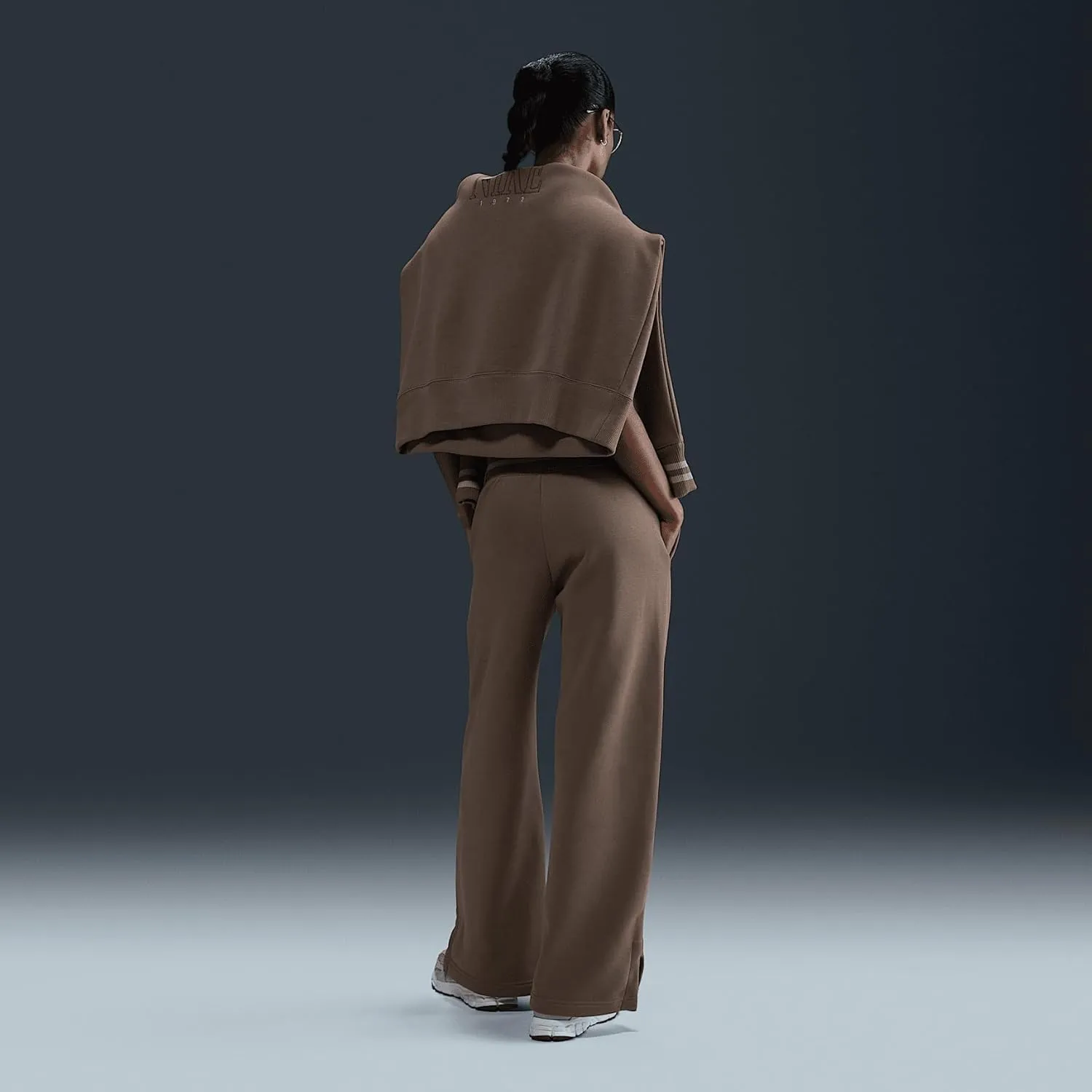 Nike Sportswear Phoenix Fleece Women's High-Waisted Wide-Leg Graphic Pants (HJ0909-233, Mink Brown)
