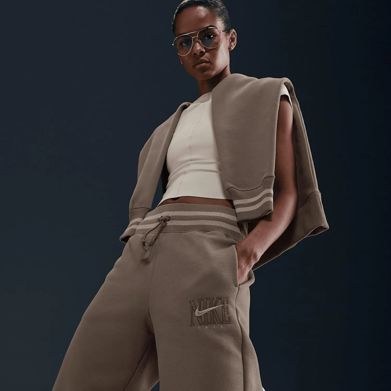 Nike Sportswear Phoenix Fleece Women's High-Waisted Wide-Leg Graphic Pants (HJ0909-233, Mink Brown)