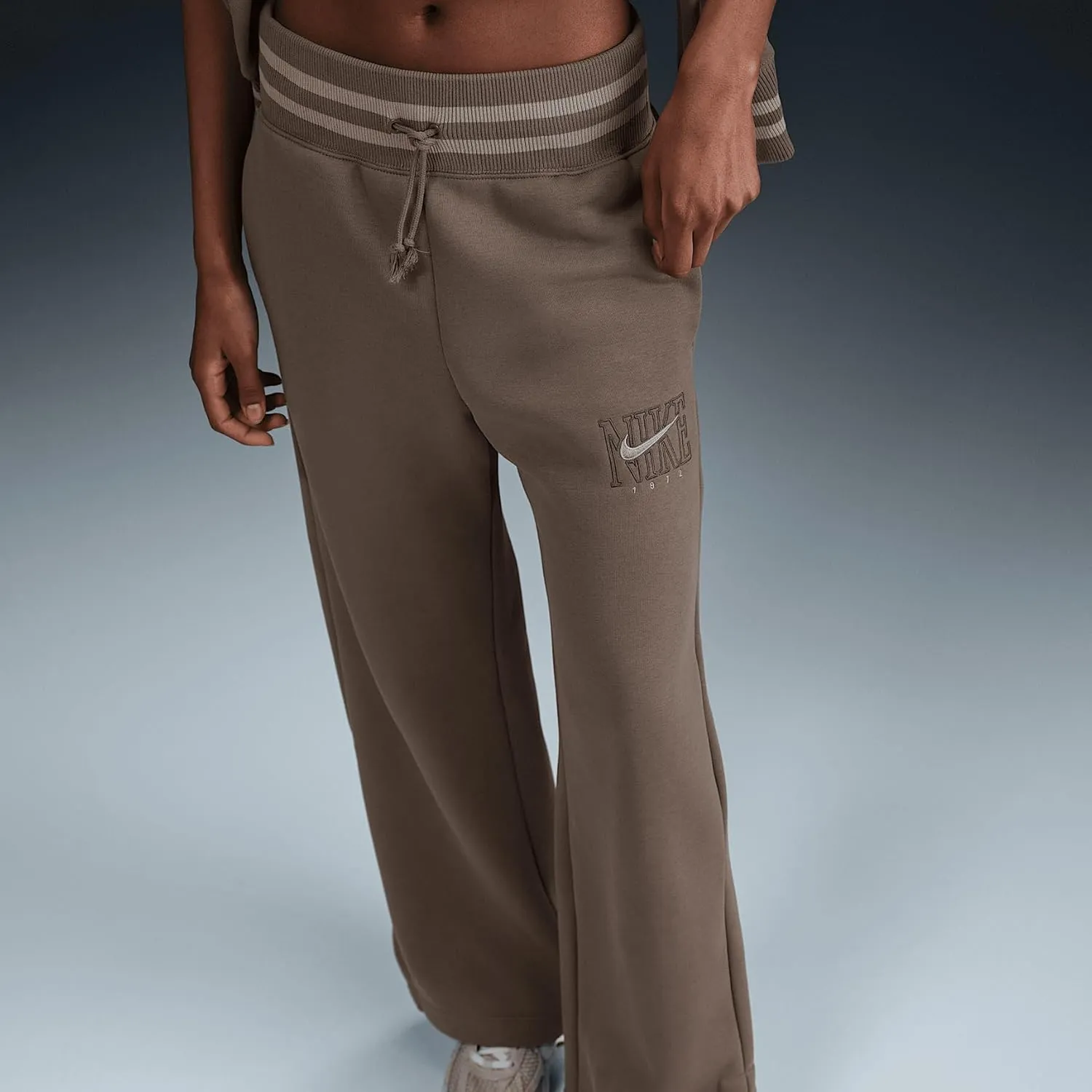 Nike Sportswear Phoenix Fleece Women's High-Waisted Wide-Leg Graphic Pants (HJ0909-233, Mink Brown)