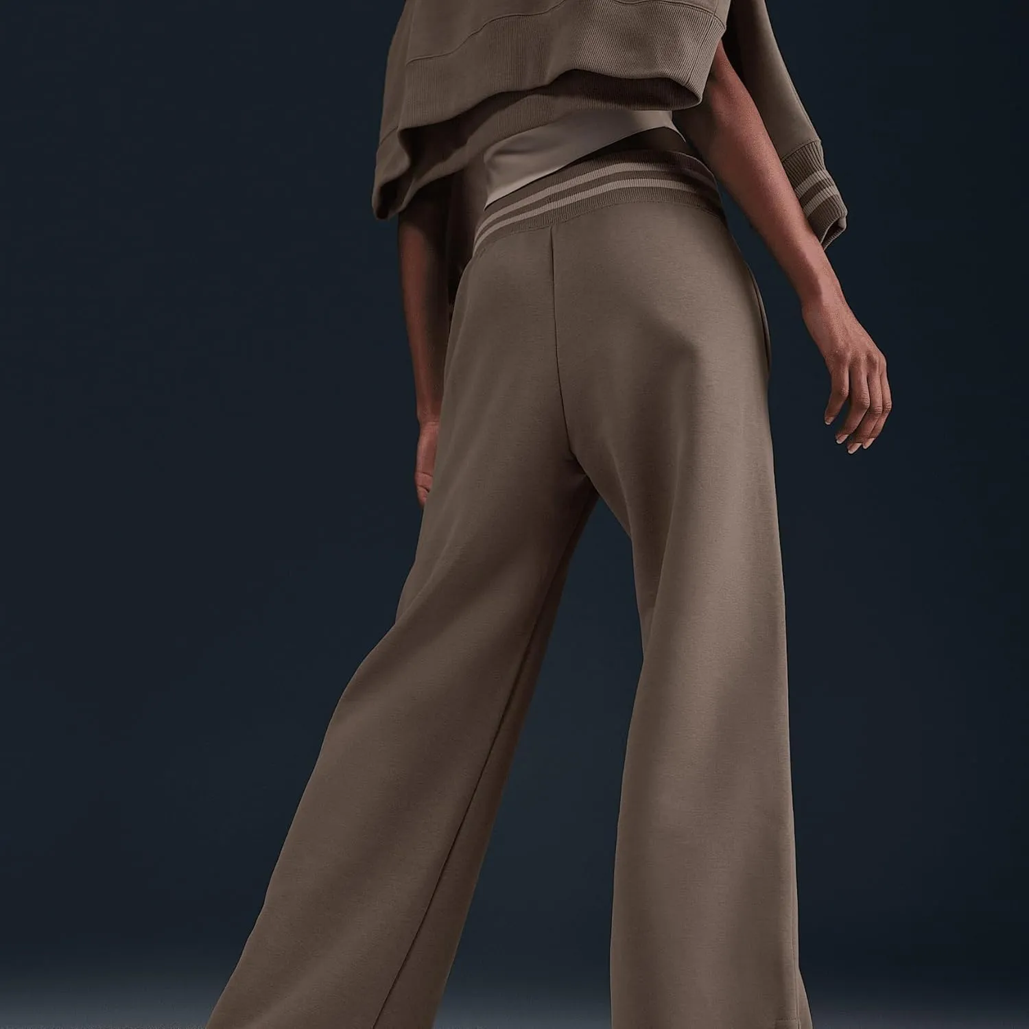 Nike Sportswear Phoenix Fleece Women's High-Waisted Wide-Leg Graphic Pants (HJ0909-233, Mink Brown)
