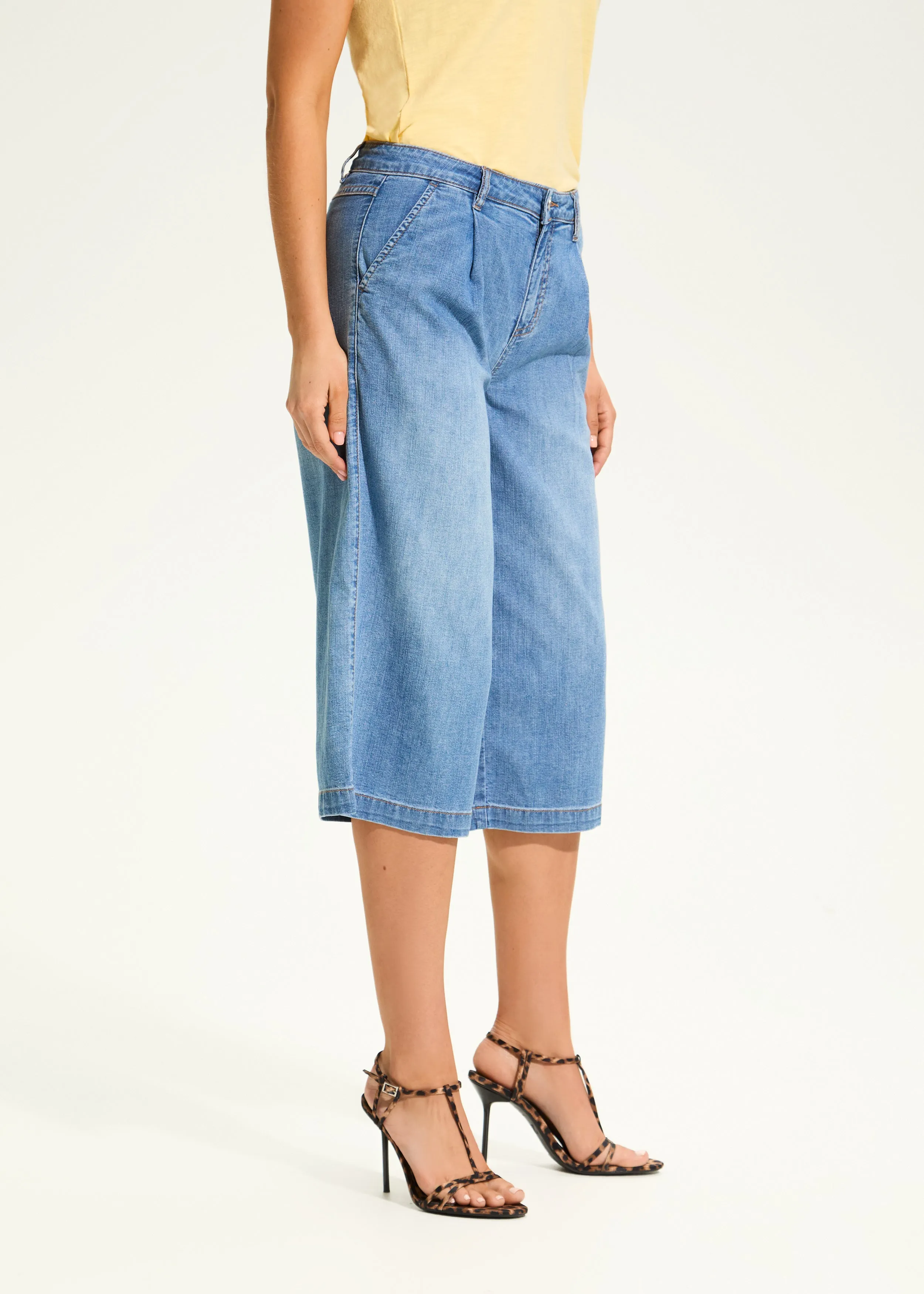 Olivia Wide Capri, Medium Blue